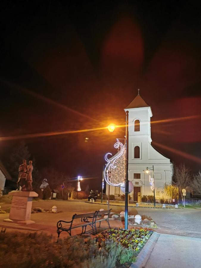 Illaberek Turistaház Sukoró Exterior foto